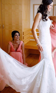Pronovias 'Tibet/Pladie' size 2 used wedding dress side view on bride