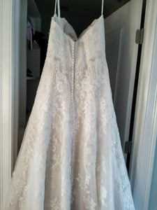 Justin Alexander 'Lace' size 12 sample wedding dress back view on hanger
