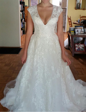 Load image into Gallery viewer, Oleg Cassini &#39;V Neck&#39; size 4 new wedding dress front view on bride
