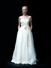 Load image into Gallery viewer, Love, Yu &#39;Pirouette&#39; - Love, Yu - Nearly Newlywed Bridal Boutique - 1
