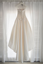 Load image into Gallery viewer, Pronovias &#39;Barcli&#39; size 6 used wedding dress back view on hanger
