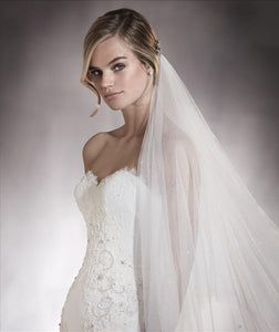 Pronovias 'Alicia' size 8 sample wedding dress front view close up on model