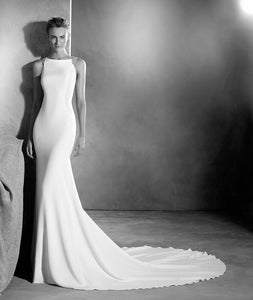 Pronovias 'Emmett' size 0 used wedding dress front view on bride
