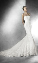 Load image into Gallery viewer, Pronovias &#39;Primael&#39; size 6 used wedding dress front view on model
