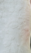 Load image into Gallery viewer, Pronovias &#39;Primael&#39; size 6 used wedding dress close up of fabric
