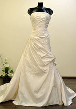 Load image into Gallery viewer, Pronovias &#39;Nepal&#39; - Pronovias - Nearly Newlywed Bridal Boutique - 2
