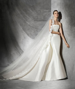 Pronovias 'Tasiala' size 2 used wedding dress front view on model