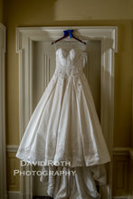 Load image into Gallery viewer, Dennis Basso &#39;For Kleinfeld&#39; - Dennis Basso - Nearly Newlywed Bridal Boutique - 6
