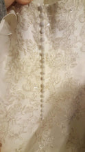 Load image into Gallery viewer, Jewel &#39;WG3729&#39;  size 10 new wedding dress view of back buttons
