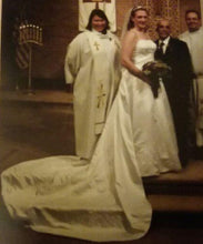 Load image into Gallery viewer, Mary&#39;s Designer &#39;5218&#39; size 14 used wedding dress front view on bride 
