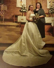 Load image into Gallery viewer, Mary&#39;s Designer &#39;5218&#39; size 14 used wedding dress side view on bride
