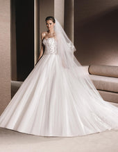 Load image into Gallery viewer, La Sposa &#39;Roda&#39; size 12 new wedding dress front view on model
