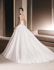 La Sposa 'Roda' size 12 new wedding dress  back view on model