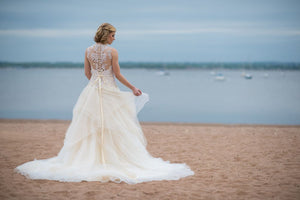 Veluz Reyes 'Georgina' size 6 sample wedding dress back view on model