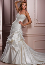 Load image into Gallery viewer, Maggie Sottero &#39;Parisianna&#39; size 8 used wedding dress front view on model
