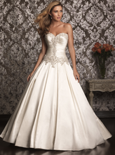 Load image into Gallery viewer, Allure &#39;9003&#39; size 18 new wedding dress front view on model
