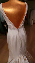 Load image into Gallery viewer, Marisa &#39;805&#39; size 2 used wedding dress back view on mannequin
