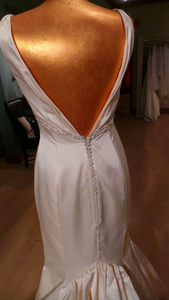 Marisa '805' size 2 used wedding dress back view on mannequin
