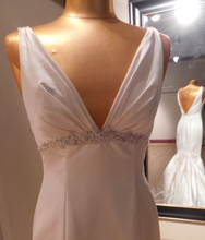 Load image into Gallery viewer, Marisa &#39;805&#39; size 2 used wedding dress front view on mannequin
