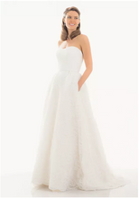 Load image into Gallery viewer, Judd Waddell &#39;Dusty&#39; size 6 sample wedding dress side view on bride
