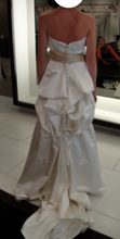 Load image into Gallery viewer, Monique Lhuillier &#39;Skye&#39; - Monique Lhuillier - Nearly Newlywed Bridal Boutique - 6
