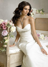 Load image into Gallery viewer, Jim Hjelm Sweetheart Gown - Jim Hjelm - Nearly Newlywed Bridal Boutique - 1
