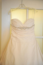Load image into Gallery viewer, Jim Hjelm Sweetheart Gown - Jim Hjelm - Nearly Newlywed Bridal Boutique - 2
