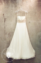 Load image into Gallery viewer, Monique Lhuillier &#39;Bliss&#39; 0902 Wedding Dress - Monique Lhuillier - Nearly Newlywed Bridal Boutique - 2
