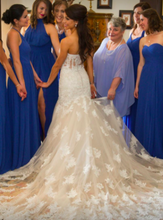 Load image into Gallery viewer, Essence of Australia &#39;DU2042&#39; size 2 used wedding dress back view on bride
