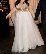 Load image into Gallery viewer, Hayley Paige &#39;Remmington&#39; size 24 used wedding dress front view on bride
