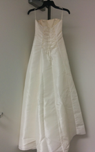 Load image into Gallery viewer, Custom &#39;Georgette&#39; size 0 new wedding dress back view on hanger
