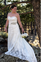 Load image into Gallery viewer, David&#39;s Bridal &#39;3805&#39; size 10 used wedding dress front view on bride
