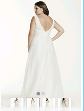 Load image into Gallery viewer, David&#39;s Bridal &#39;Romantic&#39; size 22 used wedding dress back view on model

