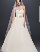 Load image into Gallery viewer, David&#39;s Bridal &#39;Strapless Sweetheart Tulle&#39; size 18 new wedding dress front view on model
