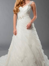 Load image into Gallery viewer, Alfred Sung &#39;6898&#39; size 4 new wedding dress front view on model
