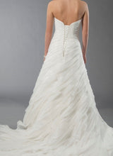 Load image into Gallery viewer, Alfred Sung &#39;6898&#39; size 4 new wedding dress back view on model
