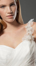 Load image into Gallery viewer, Alfred Sung &#39;6898&#39; size 4 new wedding dress front view close up on model
