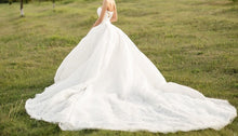 Load image into Gallery viewer, Jacy Kay &#39;Custom&#39; size 6 used wedding dress back view on bride
