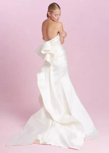 Oscar de la Renta 'Caroline' size 4 used wedding dress back view on model
