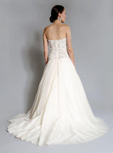 Load image into Gallery viewer, Monique Lhuillier &#39;Cypress&#39; Corset Gown - Monique Lhuillier - Nearly Newlywed Bridal Boutique - 2
