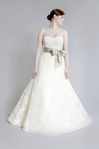 Vera Wang Luxe 'Whitney' Lace Dress - Vera Wang - Nearly Newlywed Bridal Boutique - 1