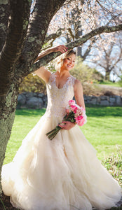 Veluz Reyes 'Georgina' size 6 sample wedding dress front view on model