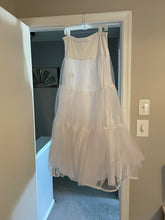 Load image into Gallery viewer, David&#39;s Bridal &#39;9WG4007&#39;
