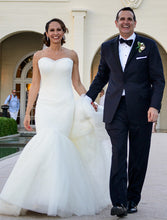 Load image into Gallery viewer, Mark Zunino &#39;Mermaid&#39; size 4 used wedding dress front view on bride
