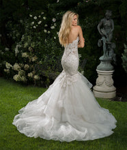 Load image into Gallery viewer, Eve of Milady &#39;1564&#39; size 4 used wedding dress back view on model
