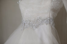 Load image into Gallery viewer, Monique Lhuillier &#39;Bliss&#39; - Monique Lhuillier - Nearly Newlywed Bridal Boutique - 5

