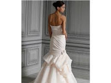 Load image into Gallery viewer, Monique Lhuillier &#39;Peony&#39; - Monique Lhuillier - Nearly Newlywed Bridal Boutique - 2
