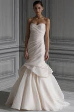 Load image into Gallery viewer, Monique Lhuillier &#39;Peony&#39; - Monique Lhuillier - Nearly Newlywed Bridal Boutique - 5
