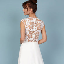 Load image into Gallery viewer, Floravere &#39;Lawrence&#39; size 4 new wedding dress back view on model
