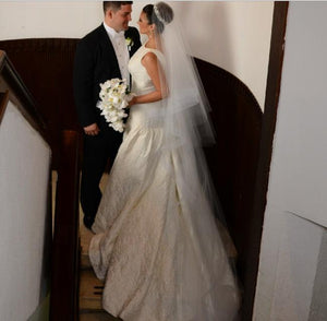 Pronovias 'Cayetana' size 6 used wedding dress side view on bride